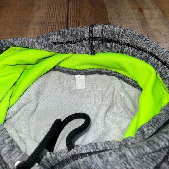 Under Armour Cold Gear Loose Fit Hoodie Gray Striped Fuscia Pink Pullover Sz L - Picture 6 of 10